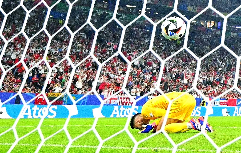 爱游戏官方-比利时队遭遇土耳其逆转,客场失利