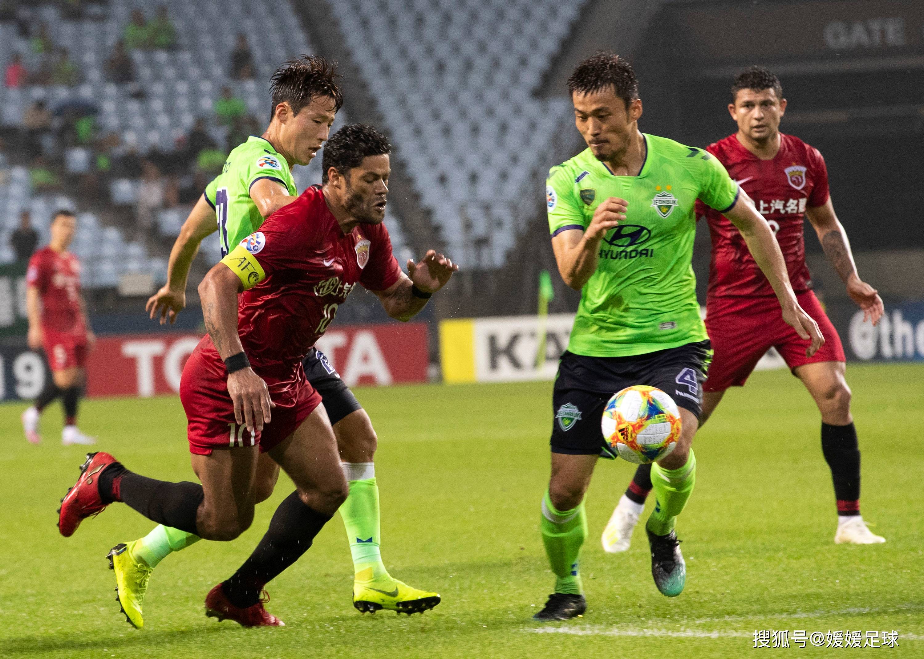 爱游戏官方-球员表现出色,助球队取得胜利