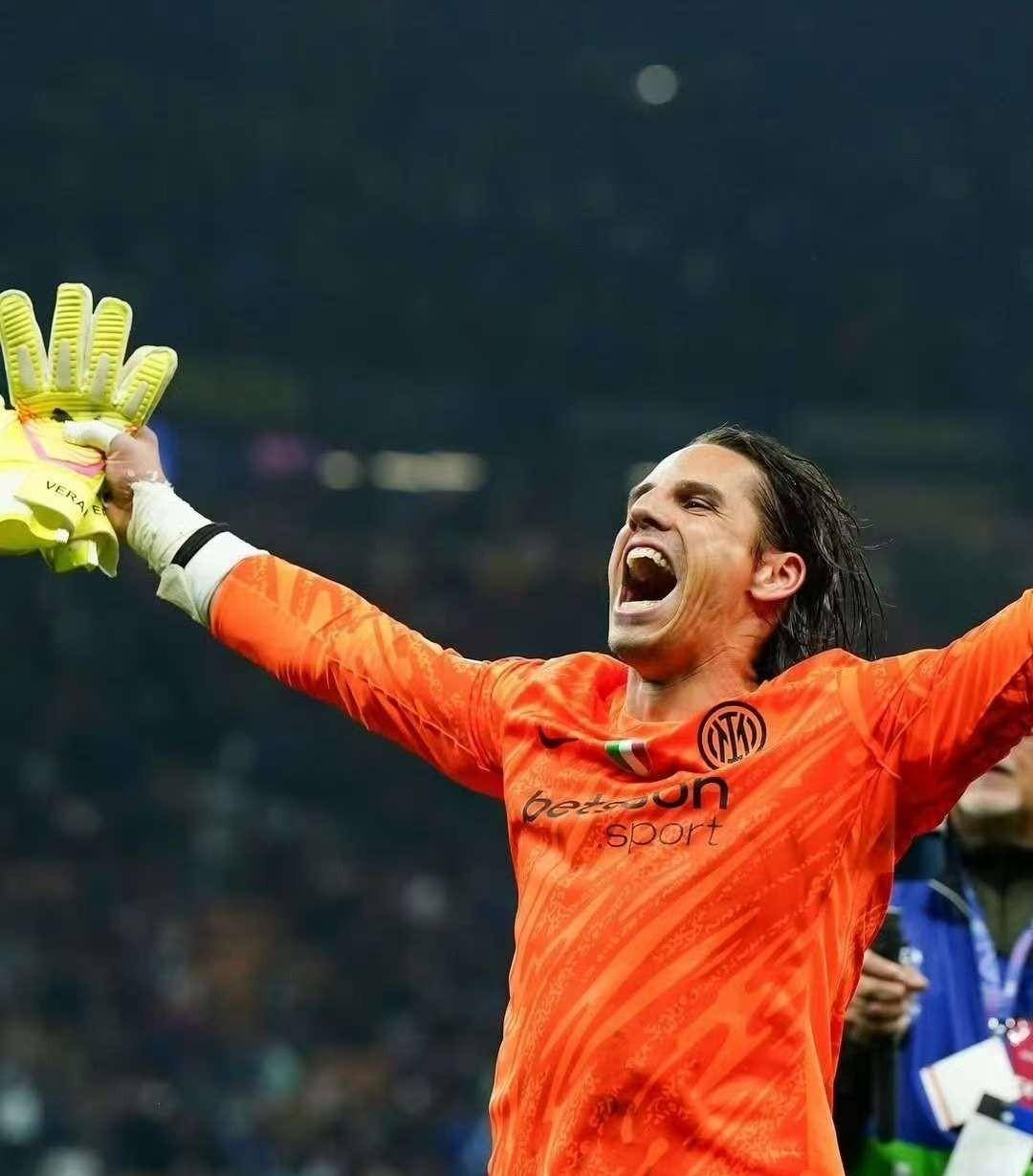 爱游戏视频-关于巴萨前锋做出关键进球，助球队逆转胜利的信息