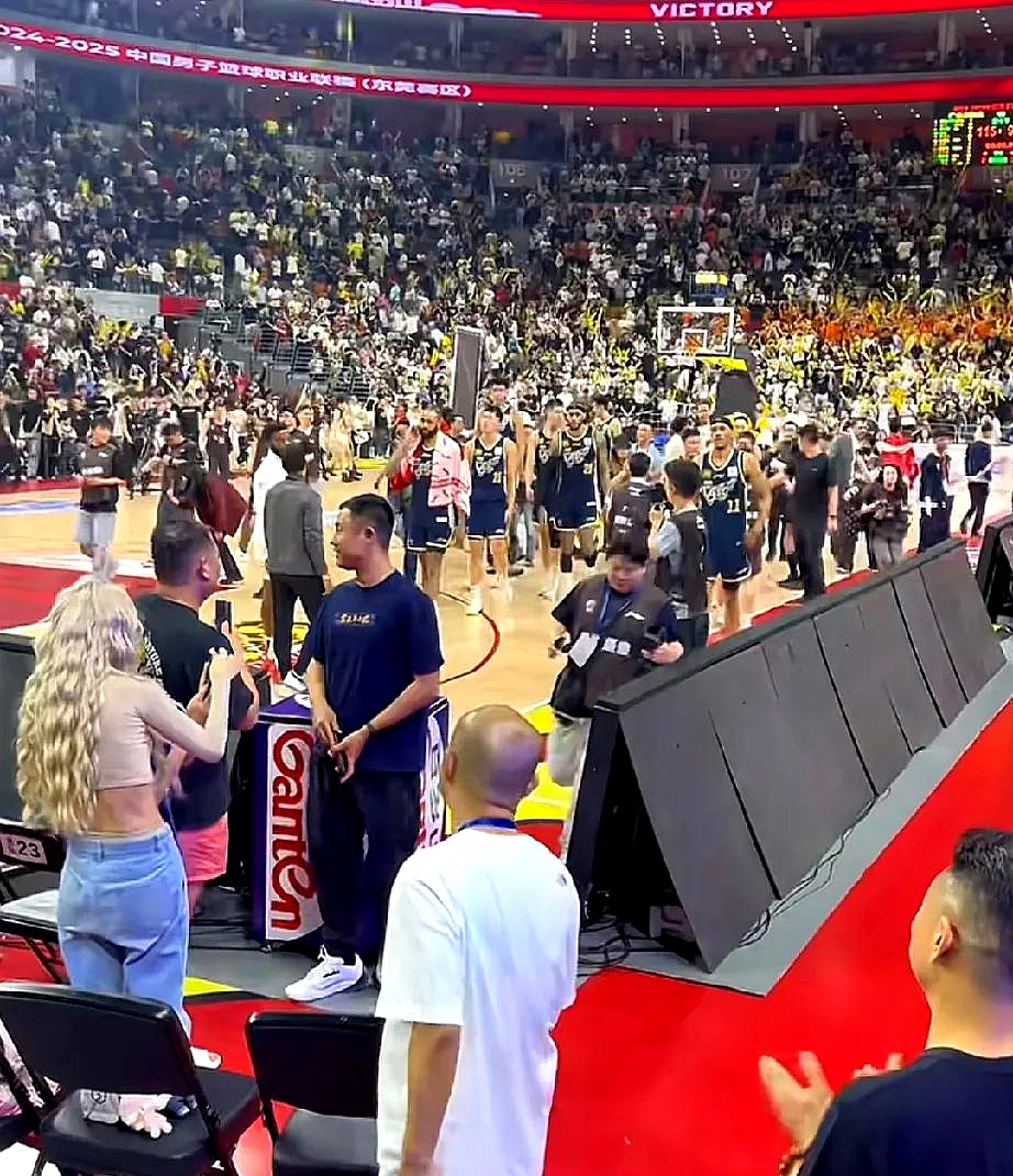 爱游戏网页版-主场球队在比赛中轻松赢得胜利