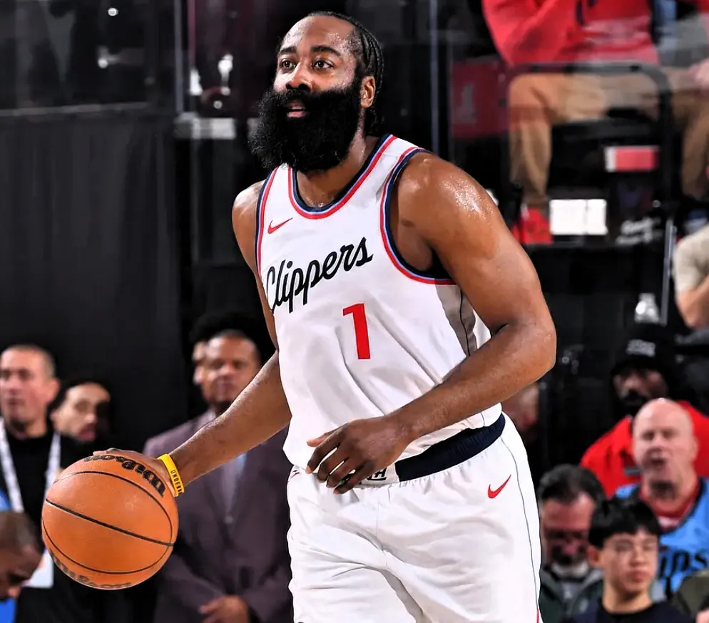 爱游戏网站-火箭队外援哈登场均得分超过40分,成为球队得分王