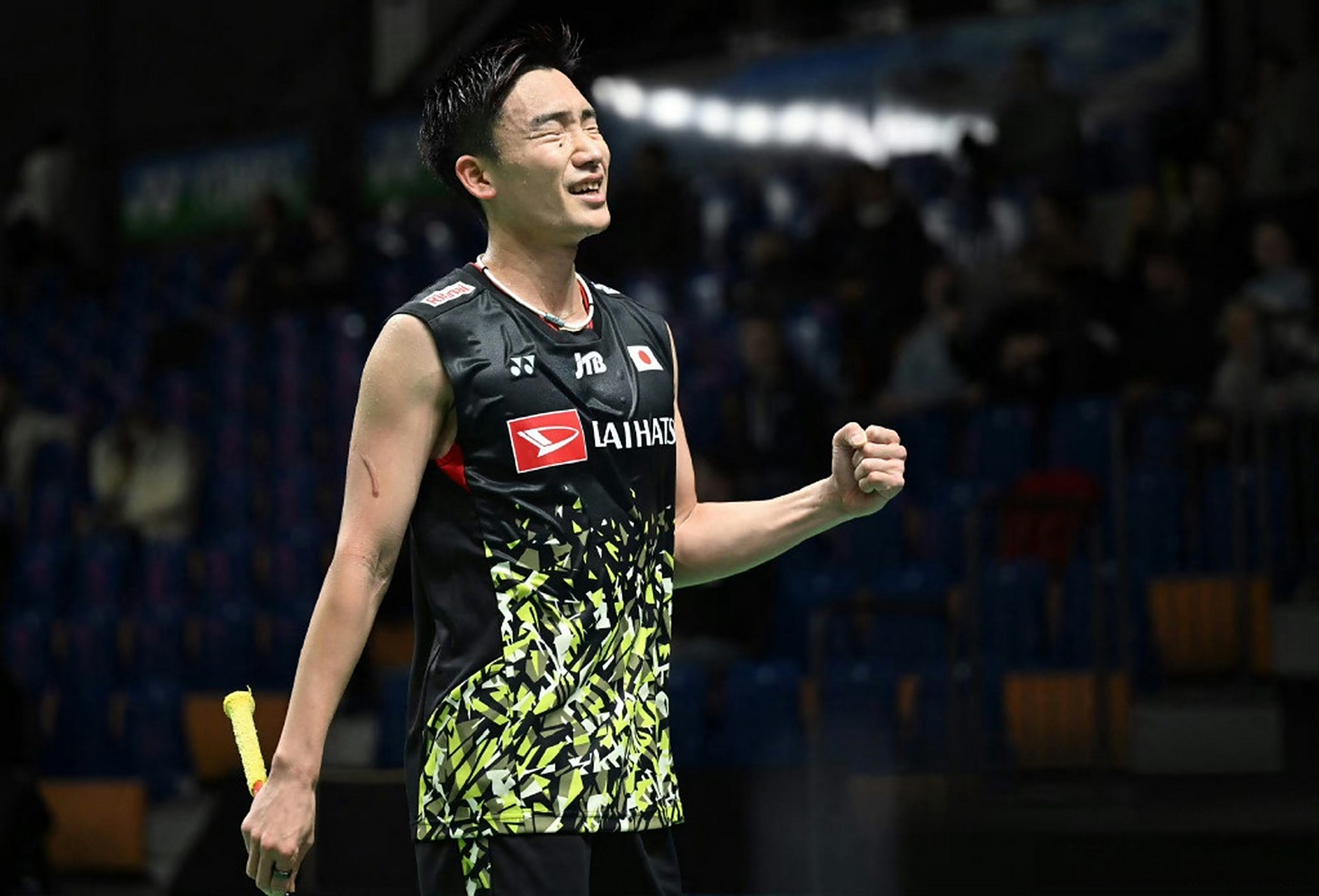 包含羽毛球男单选手桃田贤斗出色晋级八强的词条