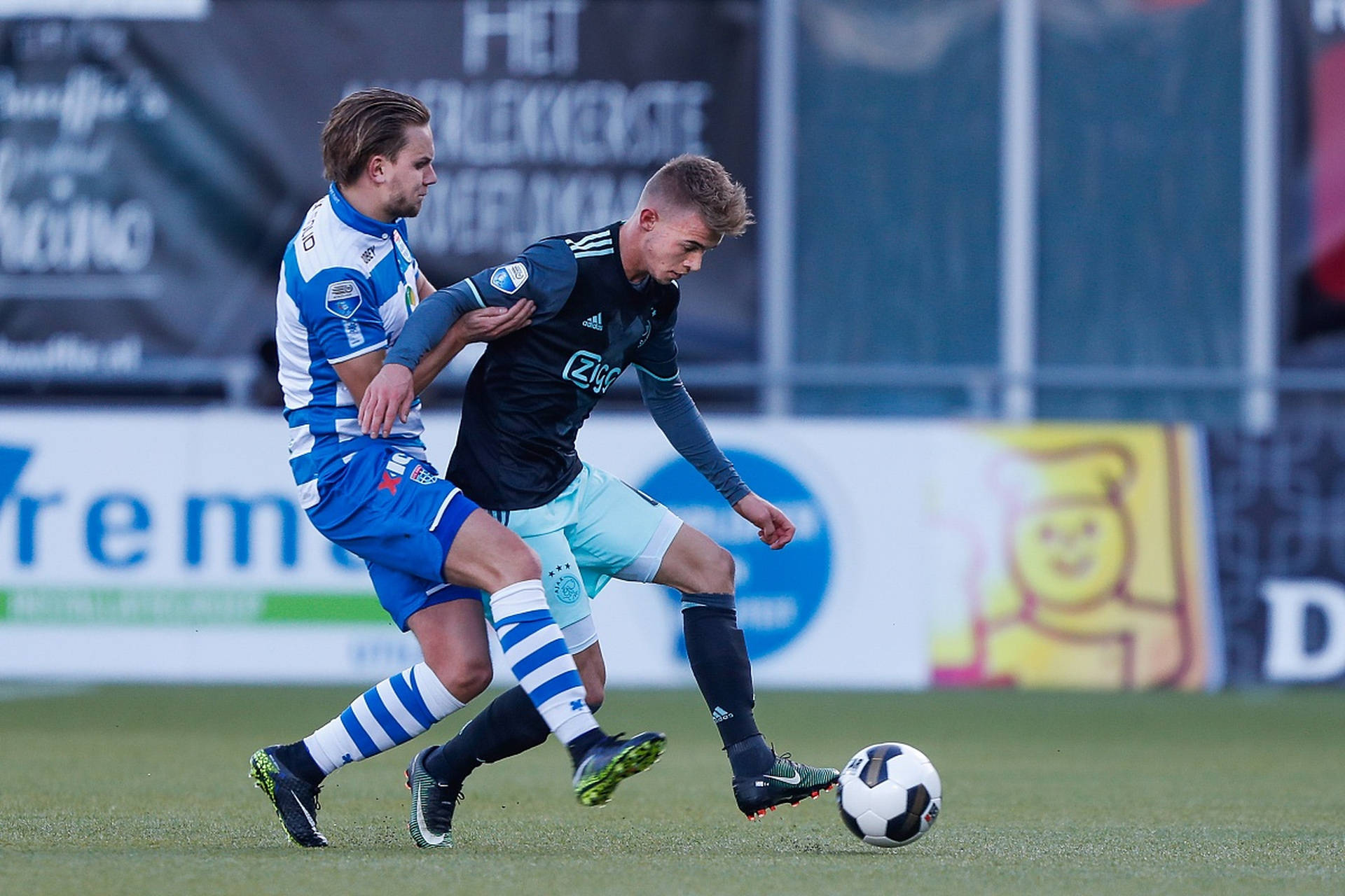 爱游戏官方-秘鲁球队因战术调整取得突破