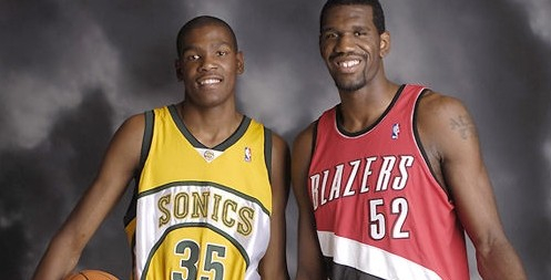 爱游戏娱乐-状元秀杜兰特入选全明星替补