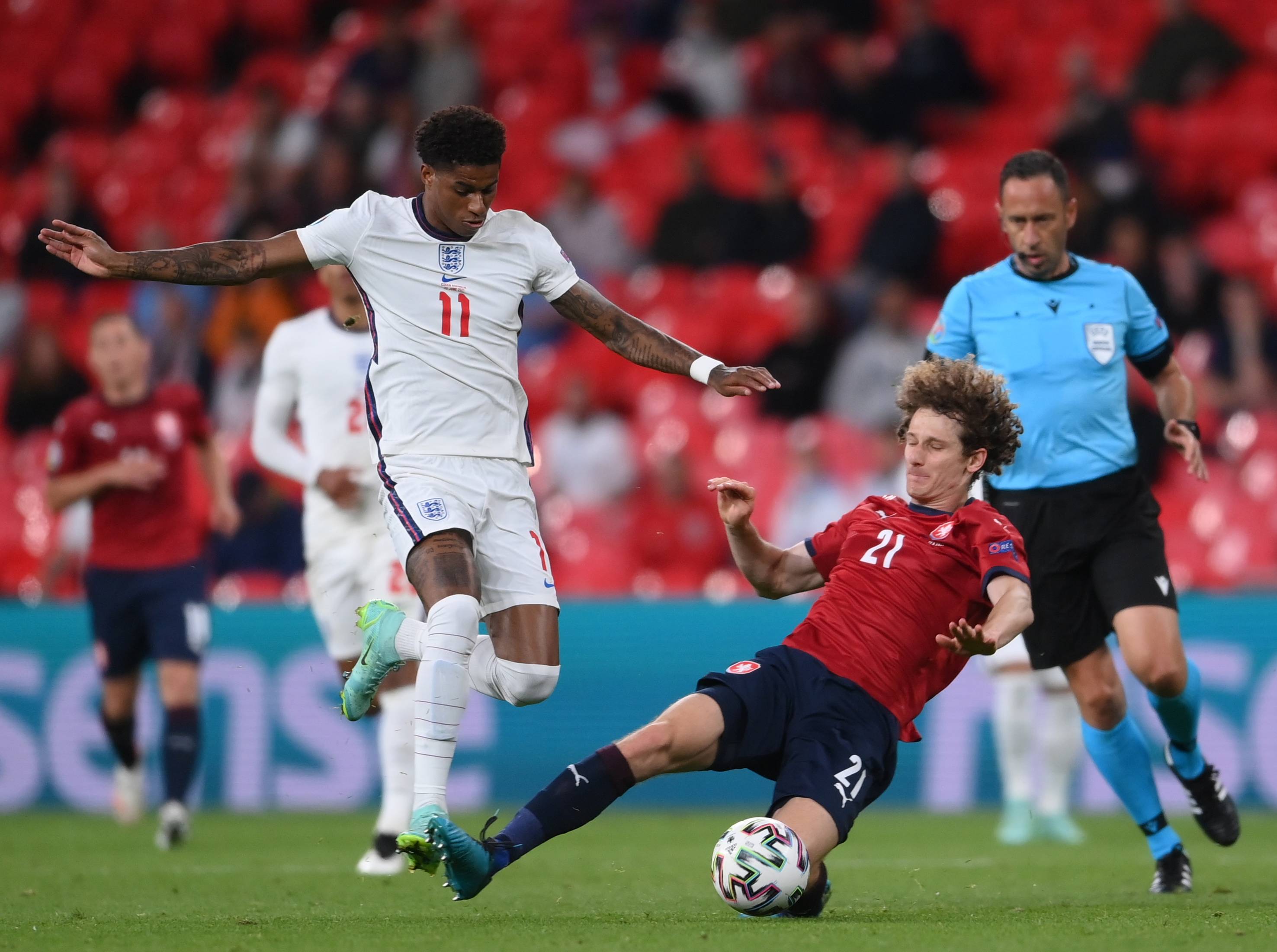 爱游戏注册-捷克足球联赛球队在欧洲赛事中实现突破