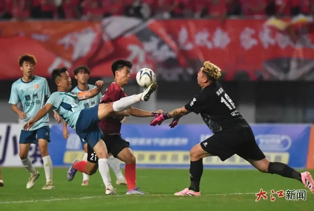 爱游戏app下载-双方球队在激烈比拼中展现了实力