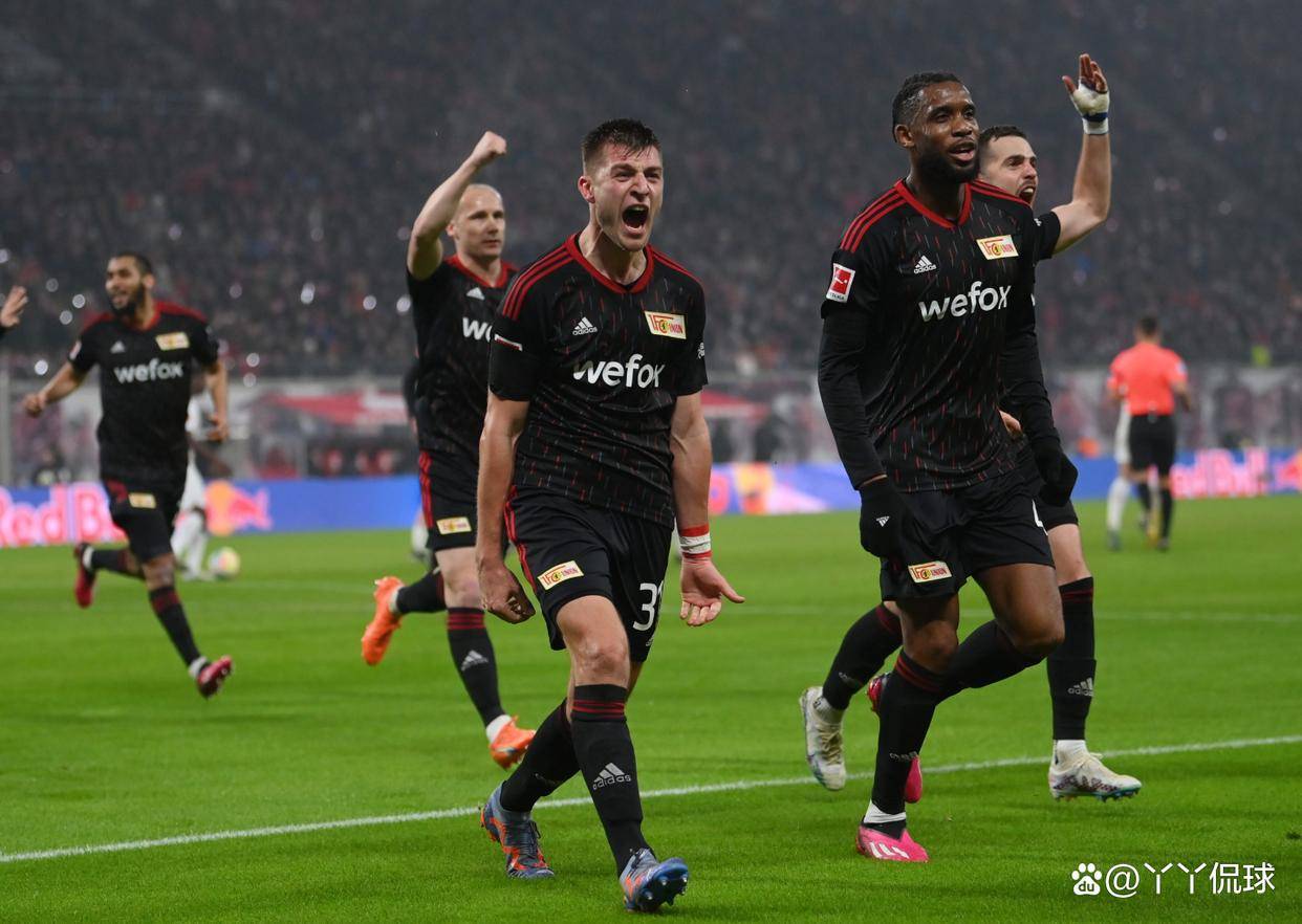 爱游戏活动-柏林联队员集中精神备战下一场比赛